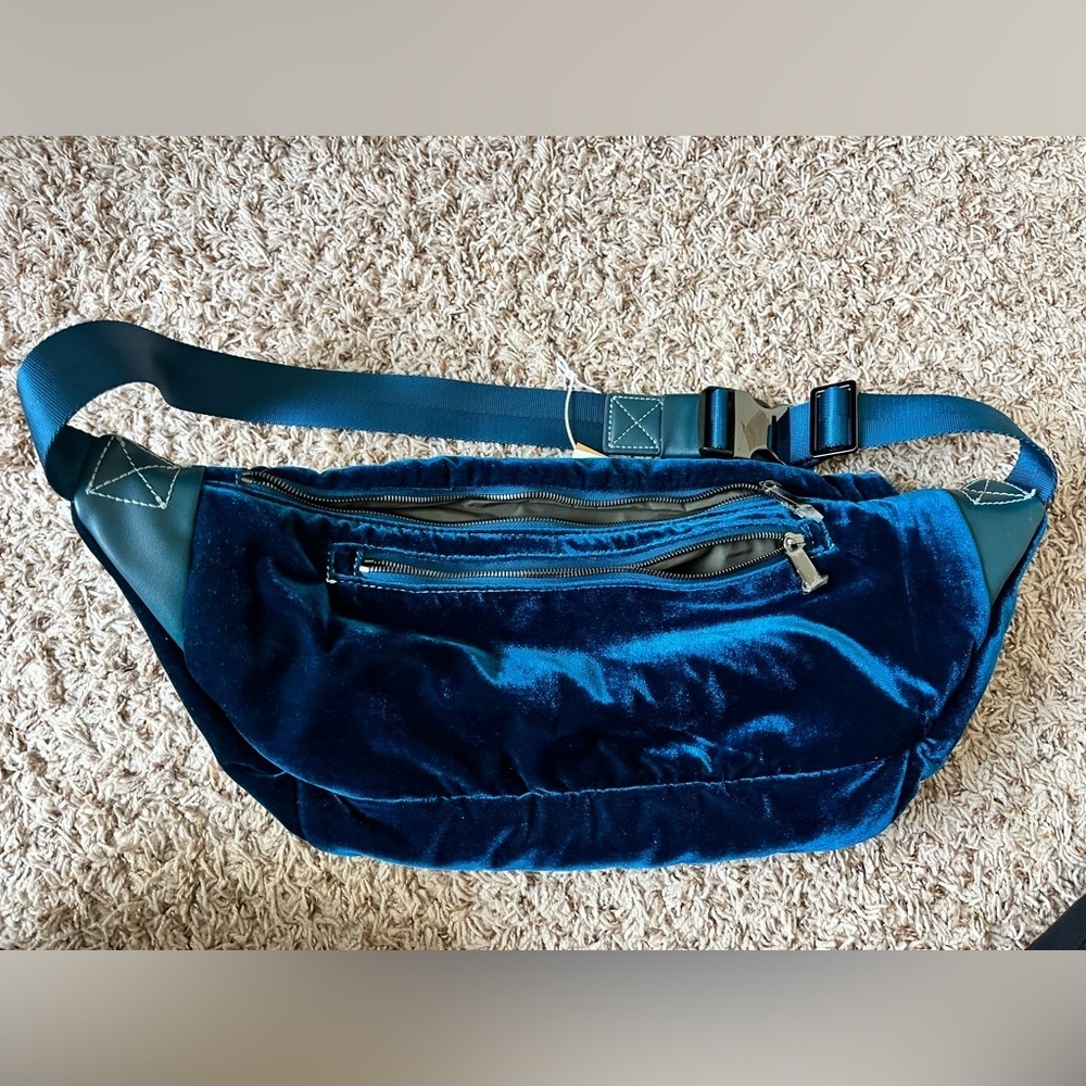 Free People x Caraa Velvet Medium Sling Bag - Picture 12 of 17